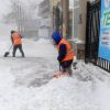Дворники чистят снег…