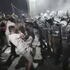 Студенты, бульдозеры и 2000-й год. В Сербии не будет Майдана, но 'мягкая' смена власти возможна (AP / Darko Vojinovic) AP / Darko Vojinovic