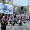Простые сербы проводят 'Бессмертный полк' назло Западу. Вучич лавирует