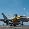 Посадка 'по-вороньи': из-за чего мог разбиться истребитель F-18 с 'Карла Винсона'