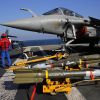 Что НАТО затевает в Сирии? (Французский истребитель Rafale перед вылетом на авианосце Шарль де Голль в Персидском заливе | © AP …) Французский истребит…