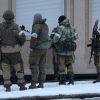 Кремль следит за противостоянием в ЛНР (Вооруженные люди в военной форме в Луганске | © AFP 2017, Aleksey Filippov) Вооруженные люди в в…