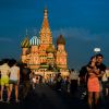 Россия - самодостаточная страна (Горожане и туристы на Красной площади в Москве | © РИА Новости, Владимир Сергеев) Горожане и туристы н…