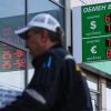 Насколько эффективны санкции в отношении России? (Информационные табло с курсами валют в Новосибирске | © РИА Новости, Александр Кряжев) Информационные табло…