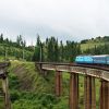 Под откос: Украина скоро останется без железных дорог (Пассажирский поезд в Карпатах | © Depositphotos / rootstocks) Пассажирский поезд в…