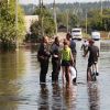 'Ад кромешный!' Кого винят в небывалом наводнении, накрывшем Сибирь (Жители в городе Тулун в Иркутской области, пострадавшем от паводка | © РИА Новости / Кирилл Шипицин) Жители в городе Тулу…