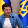 Зеленский взялся спорить с историей (Президент Украины Владимир Зеленский во время посещения школы депутатов партии Слуга народа в Труска…) Президент Украины Вл…