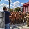 Как Зеленский и Порошенко парадами меряются (Как Зеленский и Порошенко парадами меряются) Как Зеленский и Поро…