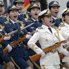 Женщина как опора экономики и другие юбилейные открытия Пекина (Женский почетный караул в Китае | © AP Photo / Andy Wong) Женский почетный кар…