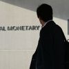 'Мы создали монстра': МВФ рассказал об угрозе зомби-компаний (Мужчина у здания Международного валютного фонда в Вашингтоне | © РИА Новости / Наталья Селиверстова) Мужчина у здания Меж…