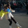 'Учим майданить, еда за свой счет'. США теряют веру в цветные революции (Девушка играет с мячом на улице Крещатик в Киеве | © РИА Новости / Илья Питалев) Девушка играет с мяч…