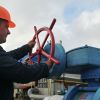 Украина может устроить Европе форс-мажор. Но Европе есть чем ответить (Сотрудник газокомпрессорной станции в Украине | © РИА Новости / Стрингер) Сотрудник газокомпре…