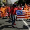 Сверхдержава больше не страшна (Протестующие жгут флаги США на улице в Маниле, Филиппины | © AP Photo / Aaron Favila) Протестующие жгут фл…