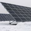 Россия заработает на глобальном потеплении (Сотрудник на Абаканской солнечной электростанции в Республике Хакасия | © РИА Новости / Александр Кряжев) Сотрудник на Абаканс…