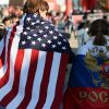 The Hill: США должны переосмыслить отношения с Россией (Молодые люди в национальных флагах США и России | © РИА Новости, Максим Богодвид) Молодые люди в нацио…