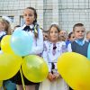 Школы и садики сопротивляются украинскому языку (Украинские ученики на торжественной линейке, посвященной Дню знаний | © РИА Новости, Павел Паламарчук) Украинские ученики н…