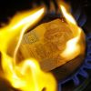 Страна: платежки за газ шокировали украинцев. Почем коммуналка в Донецке и Крыму? (Одногривенная купюра горит на газовой конфорке | © РИА Новости, Александр Демьянчук) Одногривенная купюра…