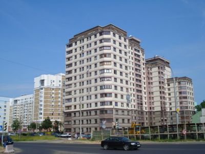 Новая застройка в одном из западных районов города. Говорят, это здание строил для своих сотрудников местный КГБ Новая застройка в од…