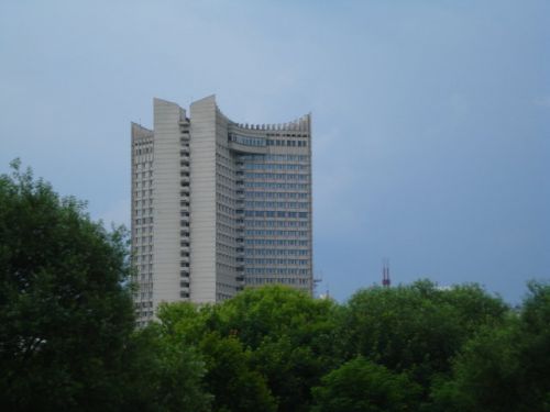 Центр города кажется сплошной лесо парковой зоной Центр города кажется…